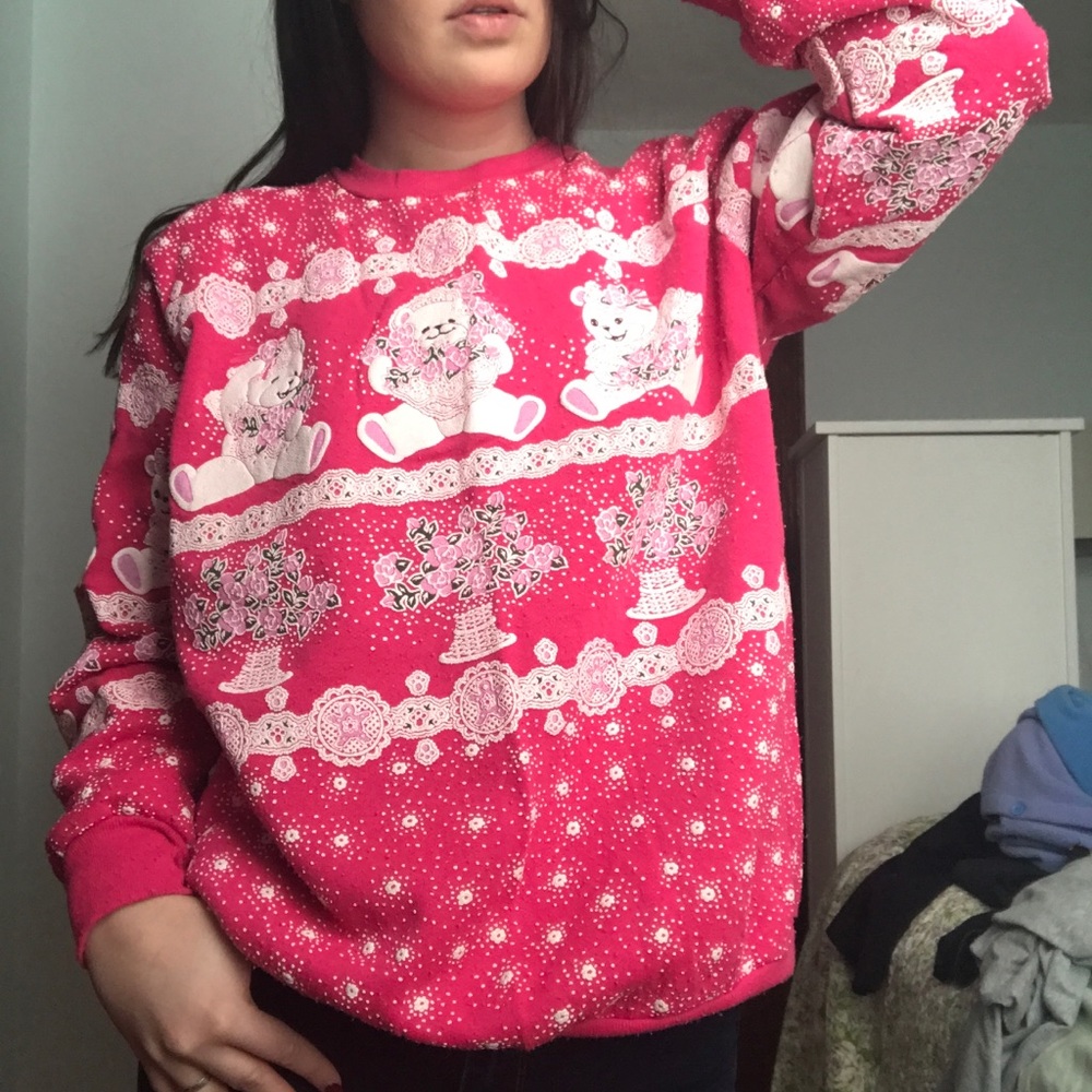 🎄NEW YEARS SALE!🎄 Vintage Pink Bear Sweatshirt